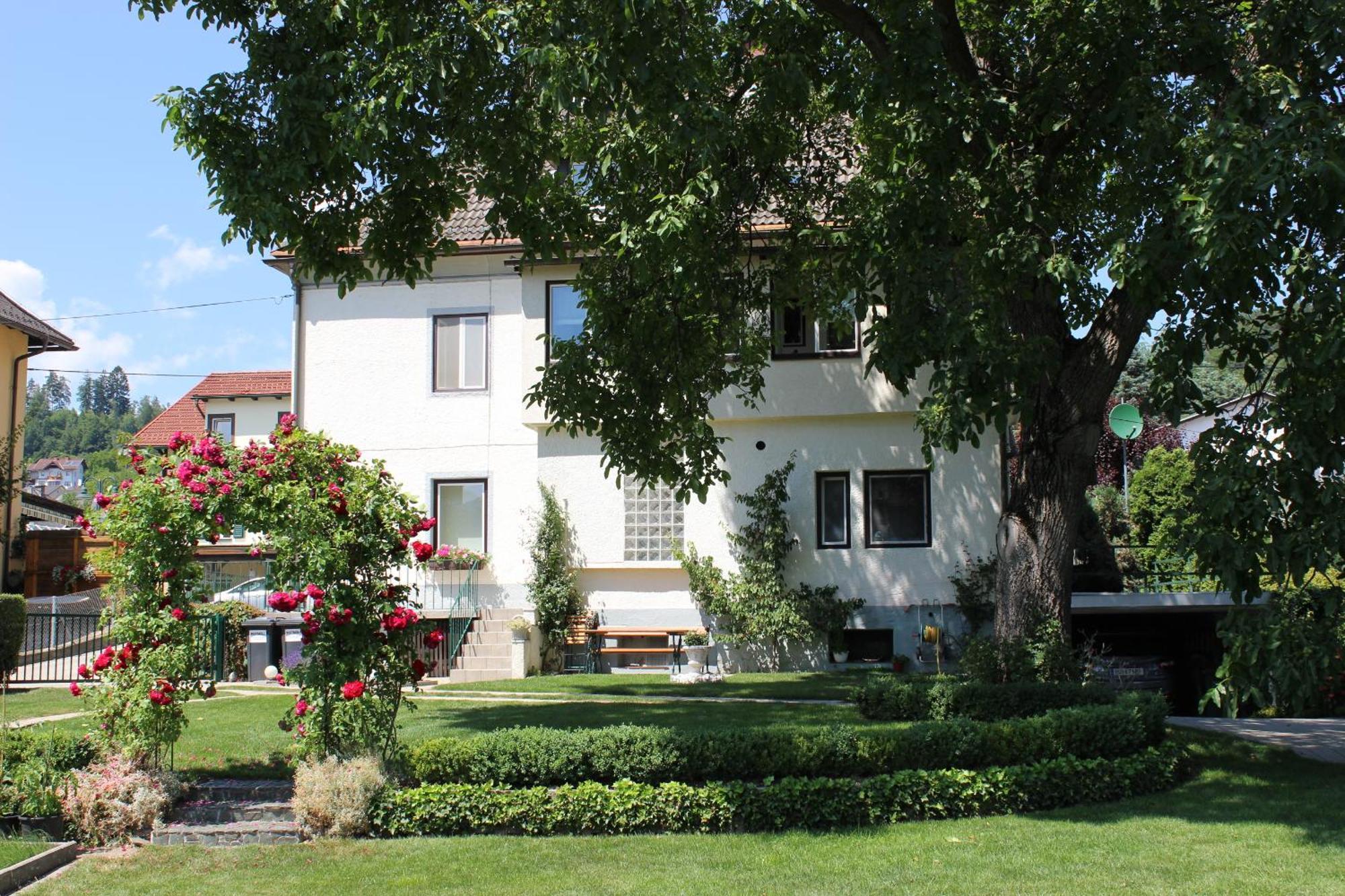 Ferienwohnung Und Gaestezimmer Korb Krumpendorf Exterior foto